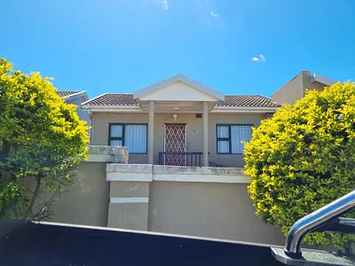 3 Bedroom House For Sale in East London - YaKf.webp