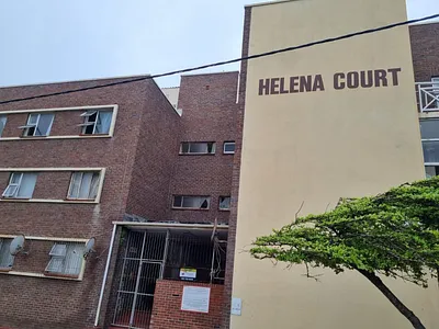 3 Bedroom Apartment For Sale in East London - UQzg.webp