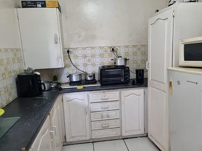 3 Bedroom Apartment For Sale in East London - img