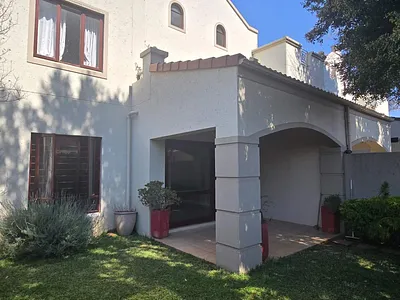 2 Bedroom Apartment For Sale in Johannesburg - 2nTm.webp