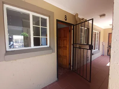 2 Bedroom Apartment To Rent in Roodepoort - keUK.webp