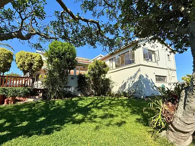 5 Bedroom House For Sale in Kenton On Sea - OCMA.webp