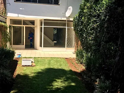 1.5 Bedroom Townhouse To Rent in Sandton - f5ZM.webp