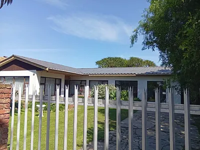 2 Bedroom House To Rent in Despatch - 2POv.webp