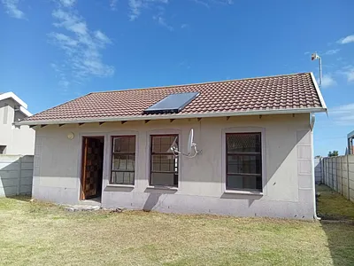 3 Bedroom Apartment To Rent in Bridgemeade, Port Elizabeth - VfVn.webp