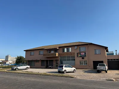 3 Bedroom Apartment To Rent in Port Elizabeth - 7kNG.webp