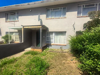 2 Bedroom Apartment For Sale in Port Elizabeth - izfI.webp
