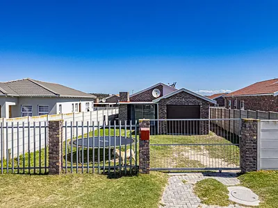 3 Bedroom House For Sale in Port Elizabeth - woD8.webp