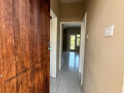 1 Bedroom Apartment To Rent in Port Elizabeth Central, Port Elizabeth - img
