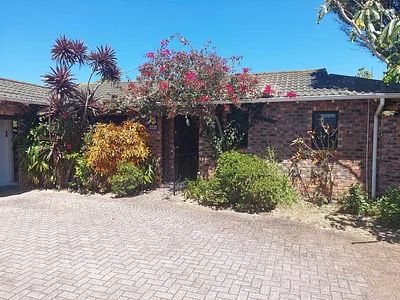 3 Bedroom House To Rent in Port Elizabeth - Yh6D.webp