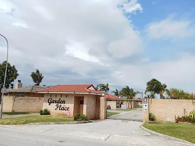 3 Bedroom Townhouse To Rent in Port Elizabeth - N9cZ.webp