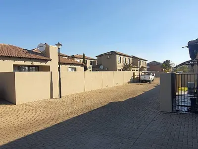 3 Bedroom Townhouse For Sale in Pretoria - MGgI.webp