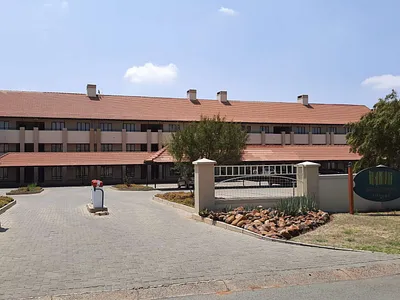 3 Bedroom Apartment To Rent in Pretoria - YX5x.webp