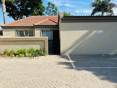 3 Bedroom Townhouse For Sale in Pretoria - img