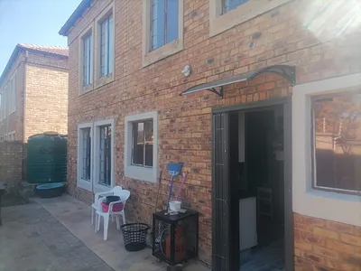 3 Bedroom Townhouse For Sale in Akasia - z0o4.webp
