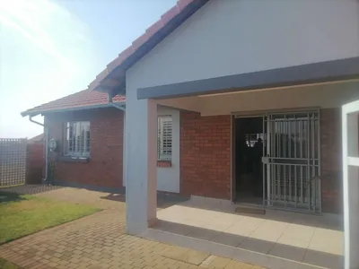 2 Bedroom Townhouse For Sale in Centurion - h09o.webp