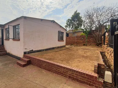 2 Bedroom House For Sale in Pretoria - img