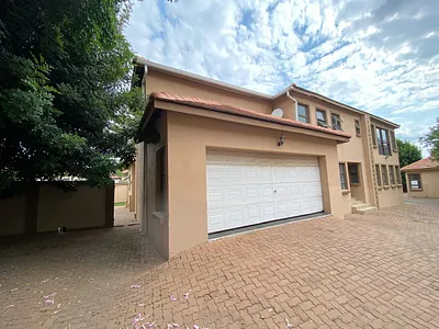 5 Bedroom House For Sale in Valley View Estate, Centurion - Jszs.webp