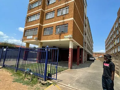 1 Bedroom Apartment For Sale in Pretoria - 5mvE.webp