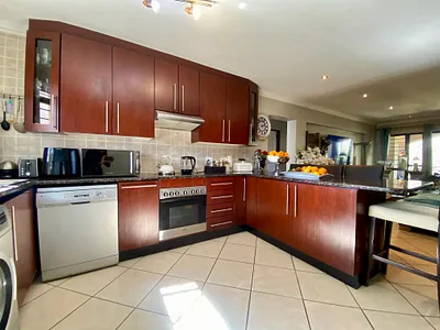2 Bedroom Apartment For Sale in Germiston - FzP9.webp