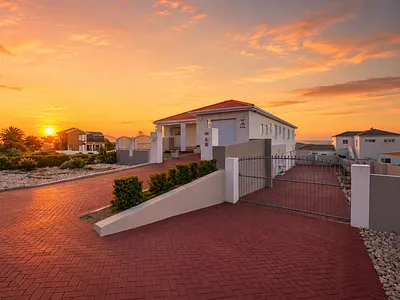 4 Bedroom House For Sale in Langebaan - O0dl.webp
