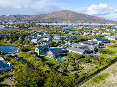 3 Bedroom House For Sale in Noordhoek - img