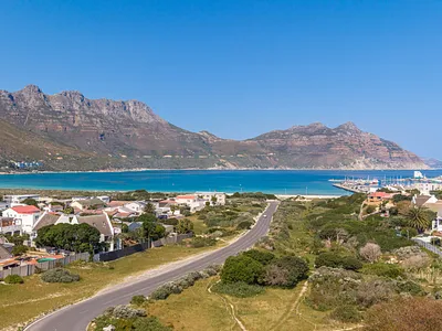 4 Bedroom House For Sale in Hout Bay - 5q42.webp