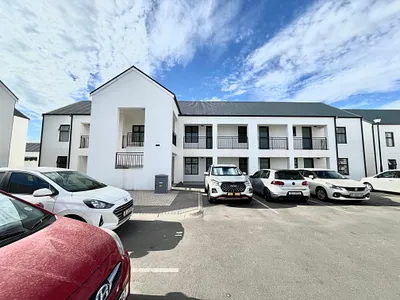 2 Bedroom Apartment For Sale in Langebaan - IzlO.webp