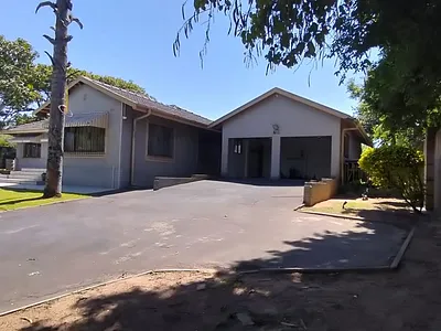 4 Bedroom House To Rent in Amanzimtoti - 7DGU.webp