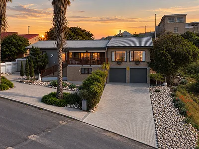 4 Bedroom House For Sale in Saldanha - nIRU.webp