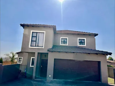 3 Bedroom Townhouse To Rent in Centurion - iYMM.webp