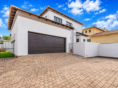 3 Bedroom Townhouse For Sale in Midrand - Azc0.webp