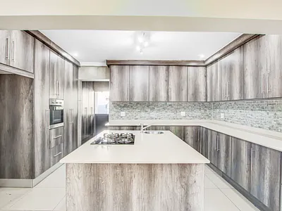 5 Bedroom Townhouse To Rent in Centurion - img