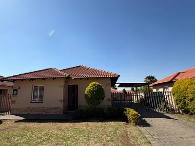 3 Bedroom Townhouse To Rent in Rustenburg - img