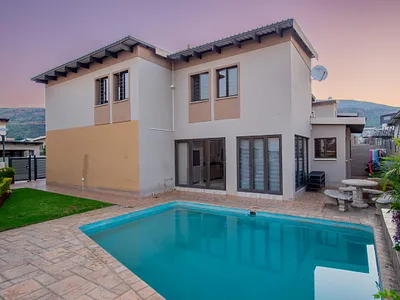 4 Bedroom Townhouse For Sale in Rustenburg - 0P8d.webp