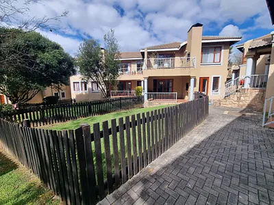2 Bedroom Townhouse For Sale in Sandton - 98Tm.webp
