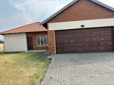 3 Bedroom Townhouse To Rent in Rustenburg - img