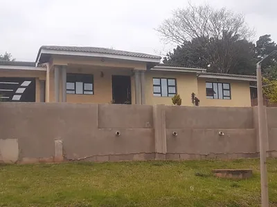 3 Bedroom House For Sale in Empangeni - D09q.webp