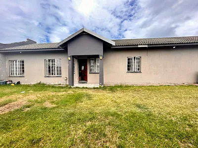3 Bedroom Townhouse For Sale in Richards Bay - YwcL.webp