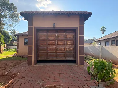 3 Bedroom House For Sale in Akasia - k3Bo.webp