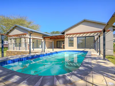 5 Bedroom House For Sale in Zinkwazi Beach - CR3y.webp
