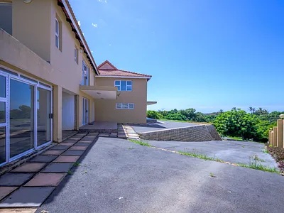 6 Bedroom House For Sale in Zinkwazi Beach - ZktE.webp