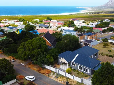 4 Bedroom House For Sale in Kleinmond - img