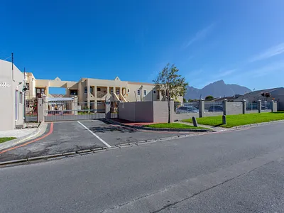 1 Bedroom Apartment For Sale in Kenilworth, Cape Town - apGj.webp