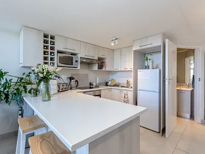1 Bedroom Apartment For Sale in Kenilworth Upper, Cape Town - izUV.webp