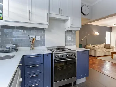 2 Bedroom Apartment For Sale in Rondebosch Village, Cape Town - Cj43.webp