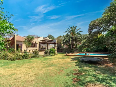 6 Bedroom House For Sale in Saxonwold, Johannesburg - LVdm.webp