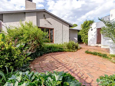 2 Bedroom House To Rent in Parkhurst, Johannesburg - iOpc.webp