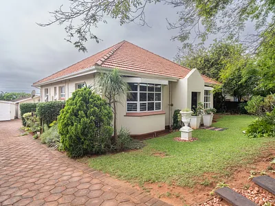 4 Bedroom House For Sale in Durban North - 5E2n.webp