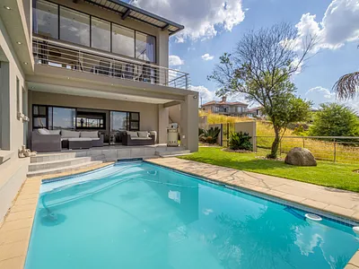 4 Bedroom House For Sale in Roodepoort - rqW3.webp